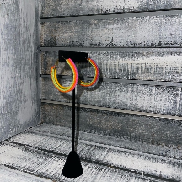 Multi color hoop earrings - Picture 1 of 3